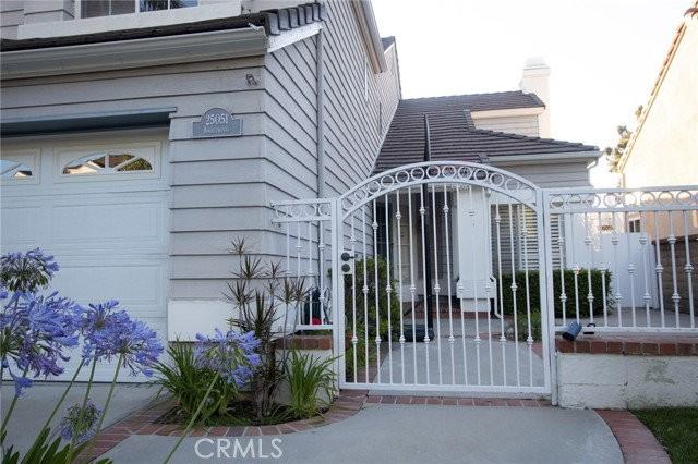 25051 Amberwood - Photo 2 of 8