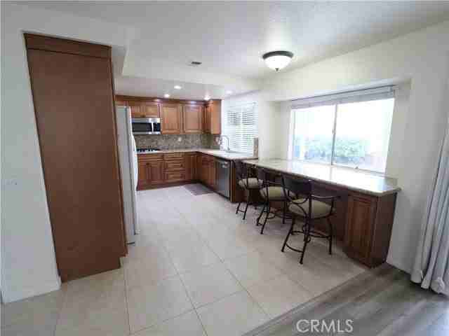 25051 Amberwood - Photo 3 of 8
