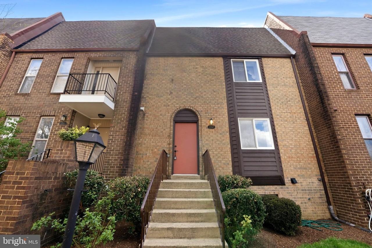 1747 Cy Ct