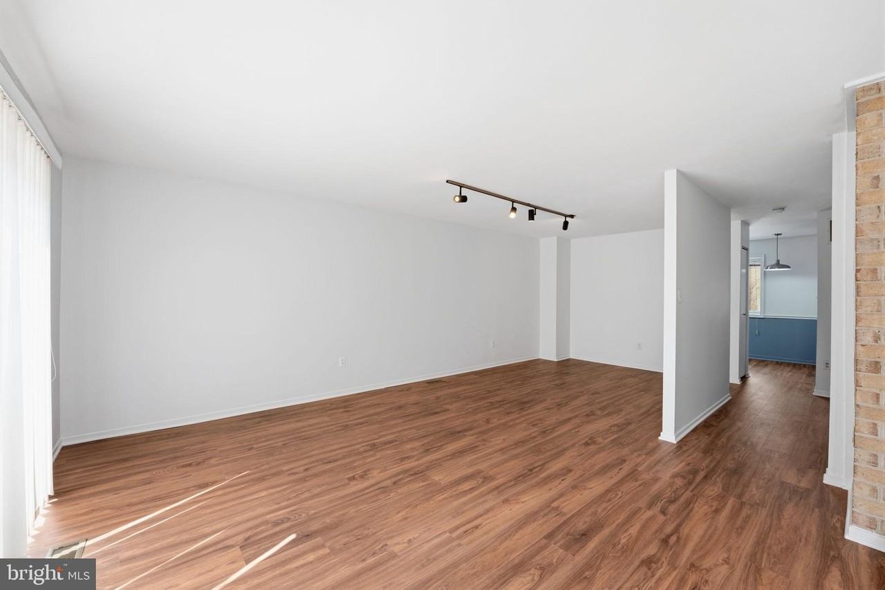 1747 Cy Ct - Photo 5 of 25