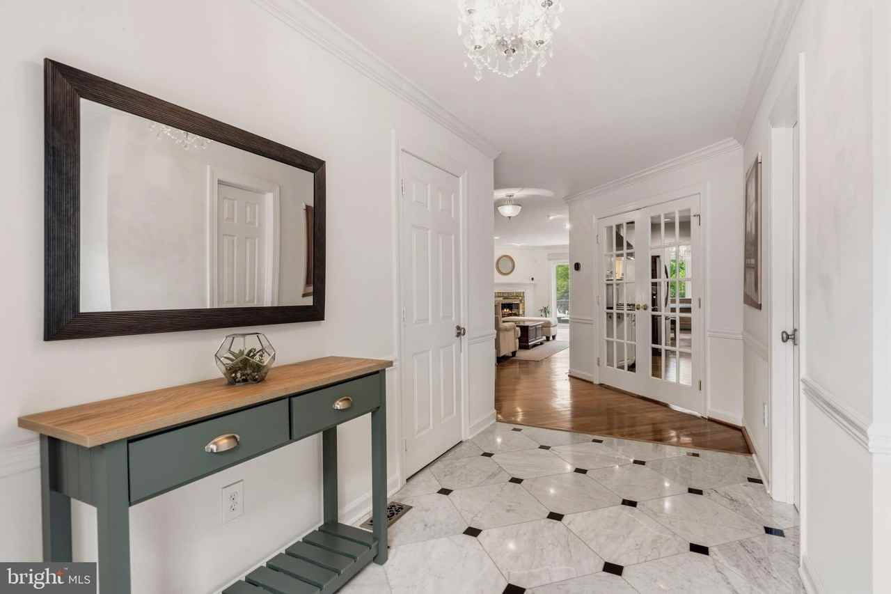 6313 Manchester Way - Photo 6 of 50