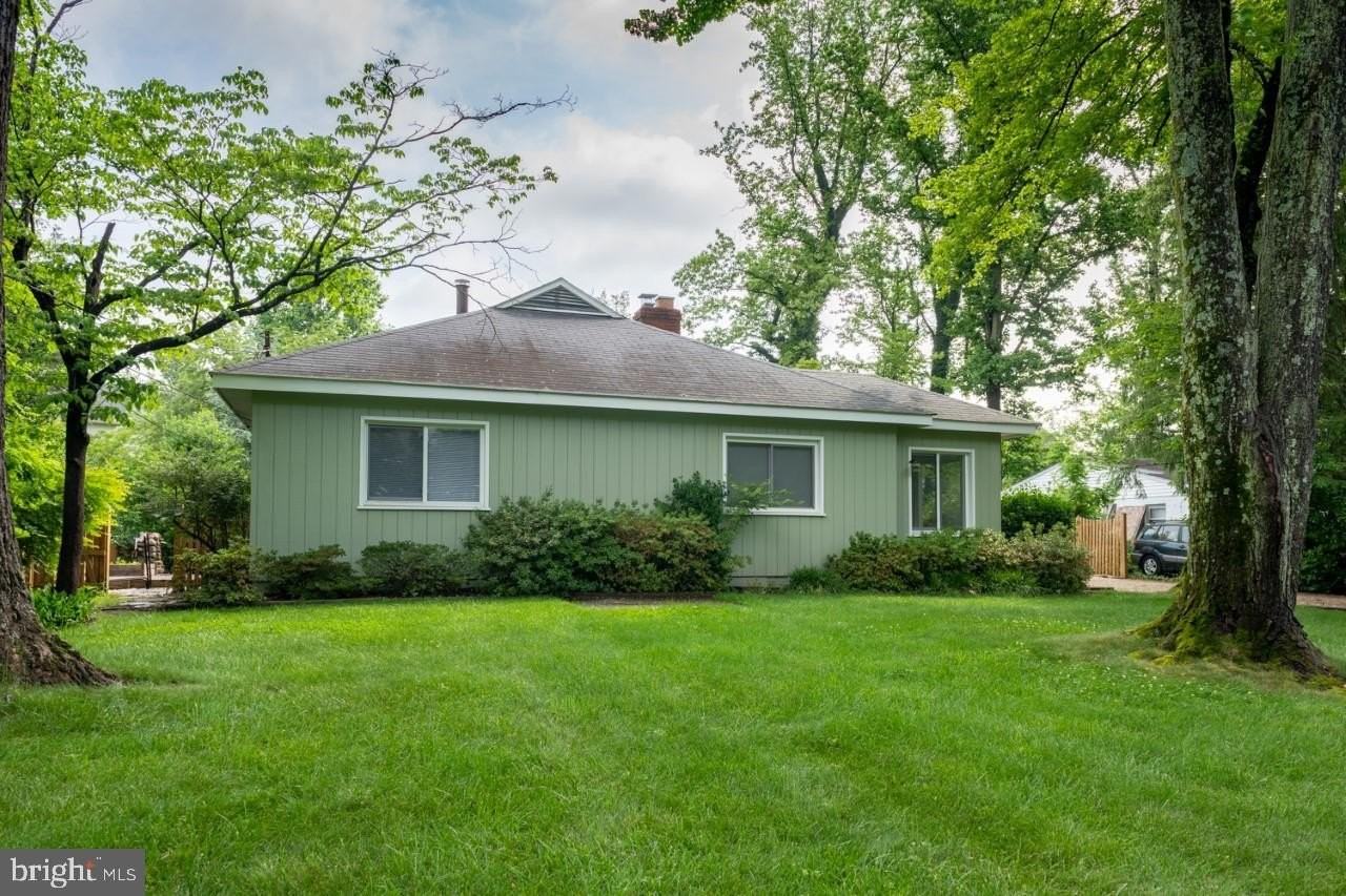 2031 Hillside Dr - Photo 4 of 50