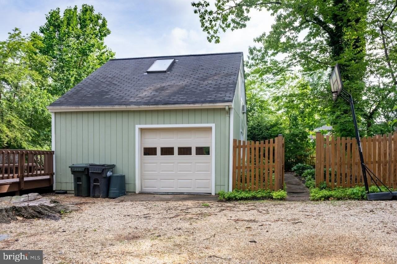 2031 Hillside Dr - Photo 5 of 50