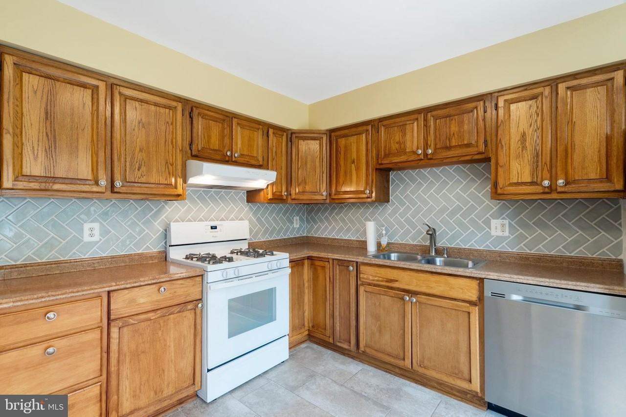 8608 Rocky Gap Ct - Photo 5 of 39