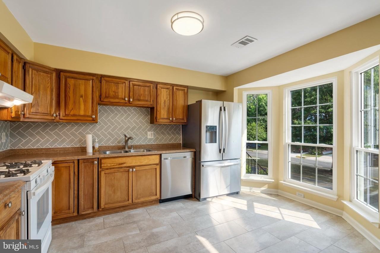 8608 Rocky Gap Ct - Photo 6 of 39
