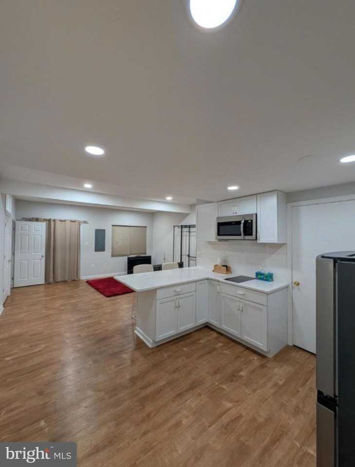 21214 Millwood Sq - Photo 3 of 12