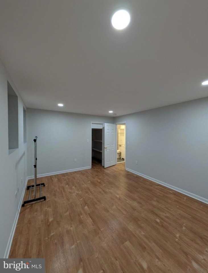 21214 Millwood Sq - Photo 6 of 12