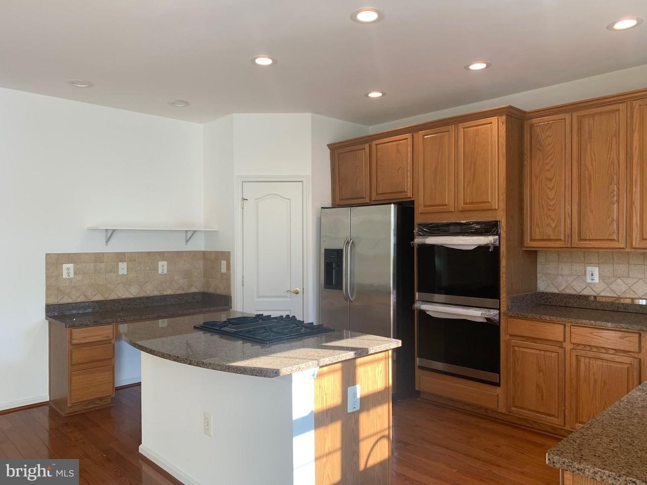 9793 Corbett Pl - Photo 4 of 33