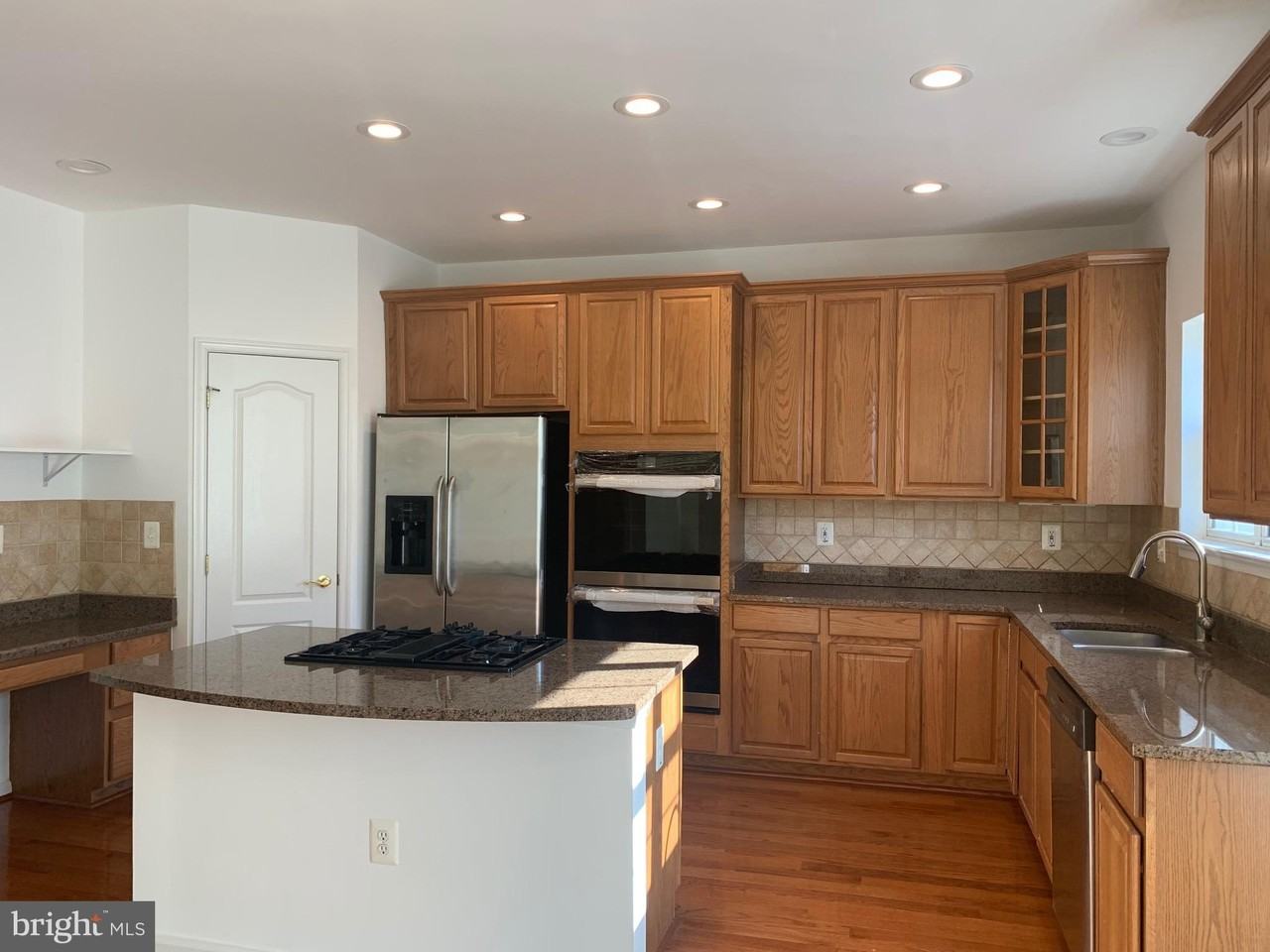 9793 Corbett Pl - Photo 5 of 33