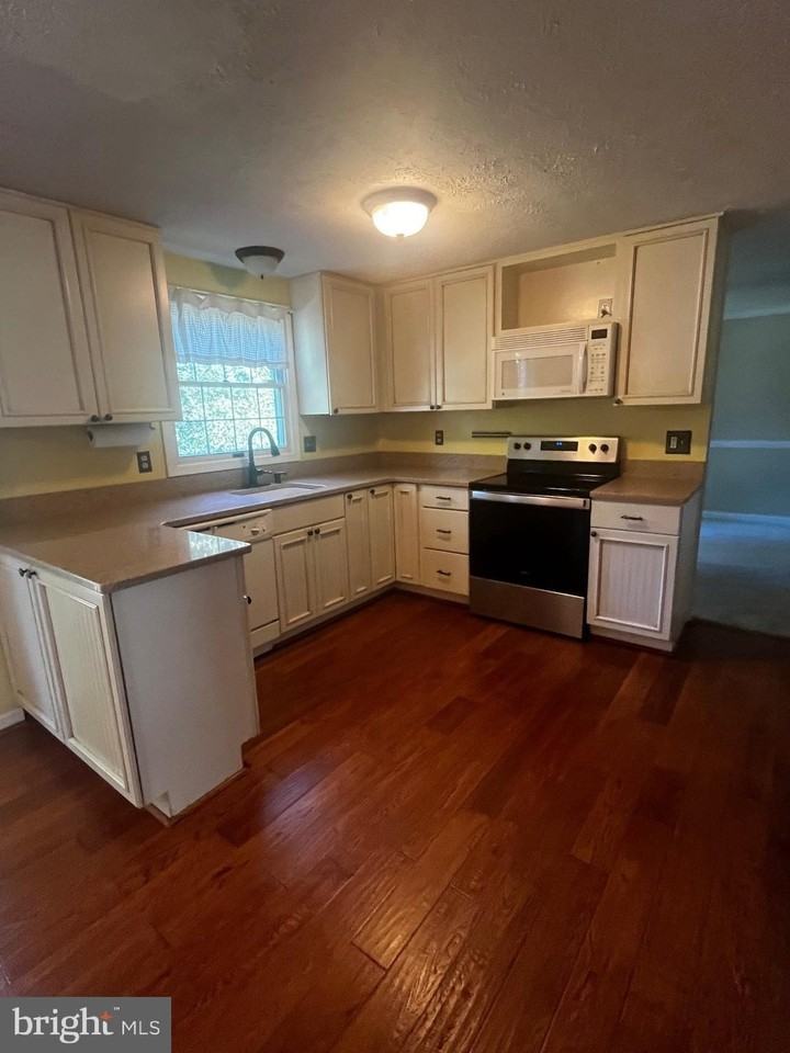 15404 Beachview Dr - Photo 6 of 32