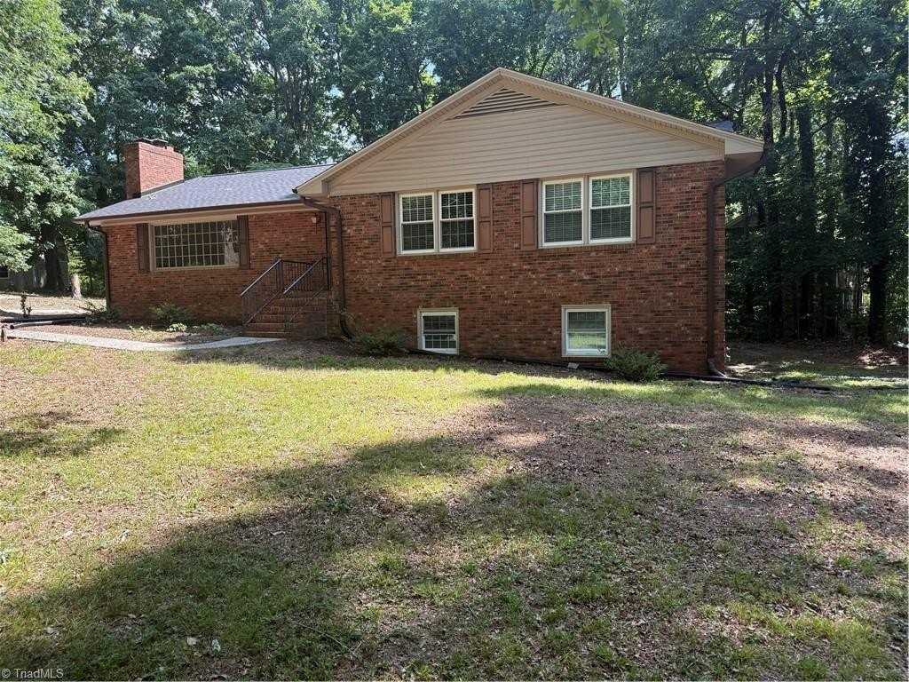 103 Thornwood Rd - Photo 2 of 48