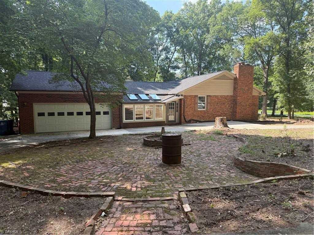 103 Thornwood Rd - Photo 3 of 48