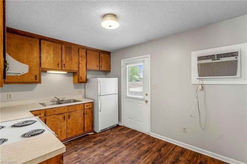 507 N 3rd Ave #I - Photo 7 of 20
