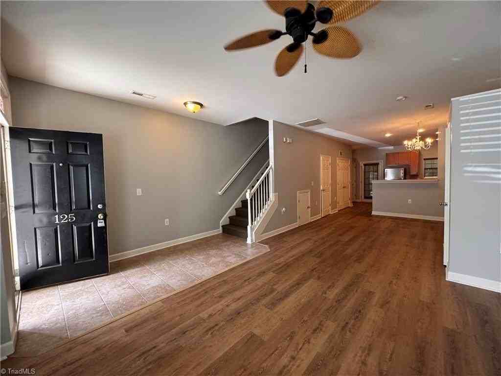 125 Humberside Dr - Photo 7 of 43