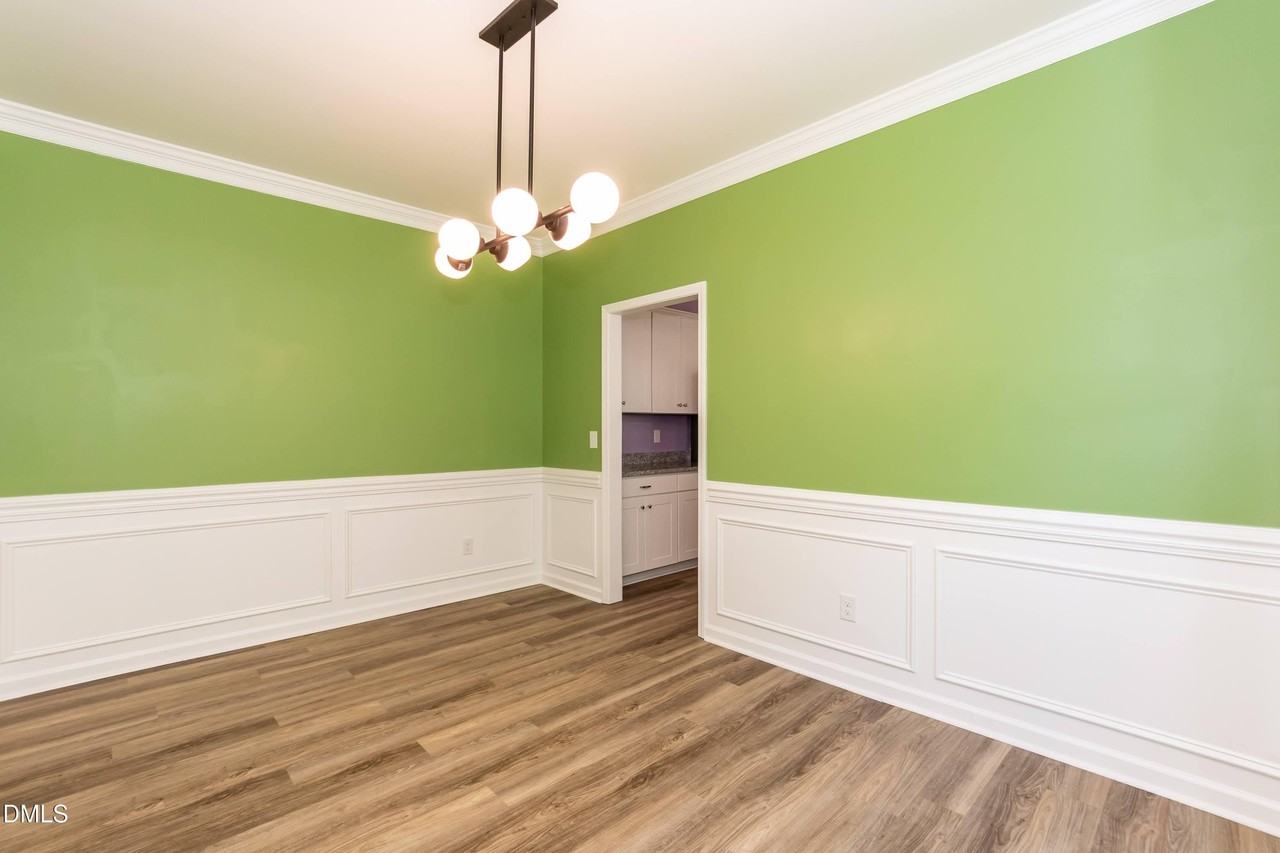395 Oak Park Blvd - Photo 6 of 23