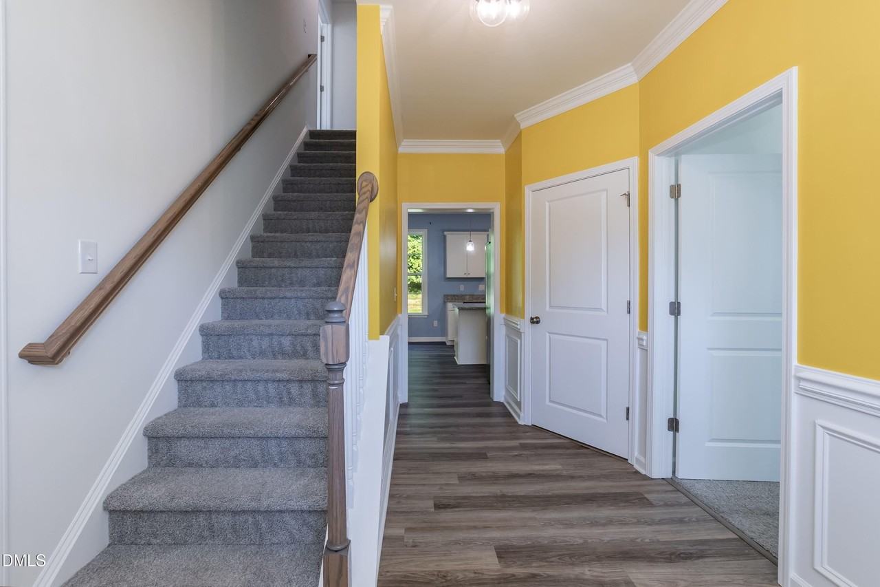 395 Oak Park Blvd - Photo 7 of 23