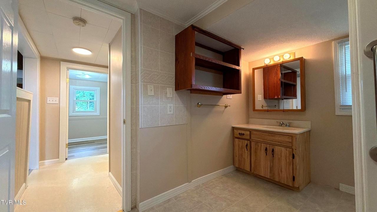 540 Oakwood St - Photo 3 of 23