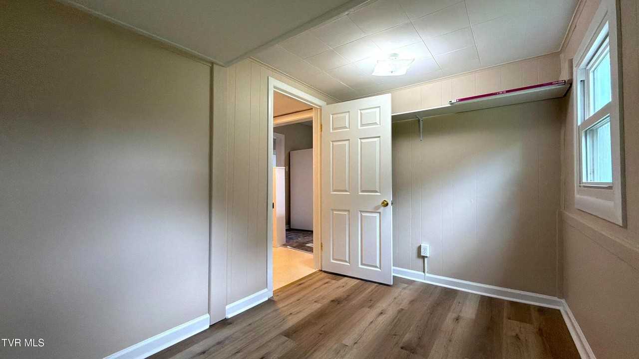 540 Oakwood St - Photo 7 of 23