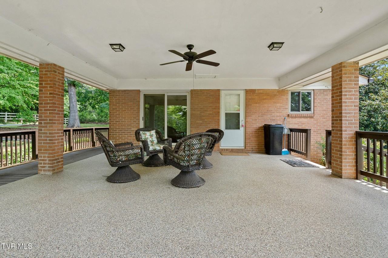 1220 Romans Dr - Photo 4 of 25