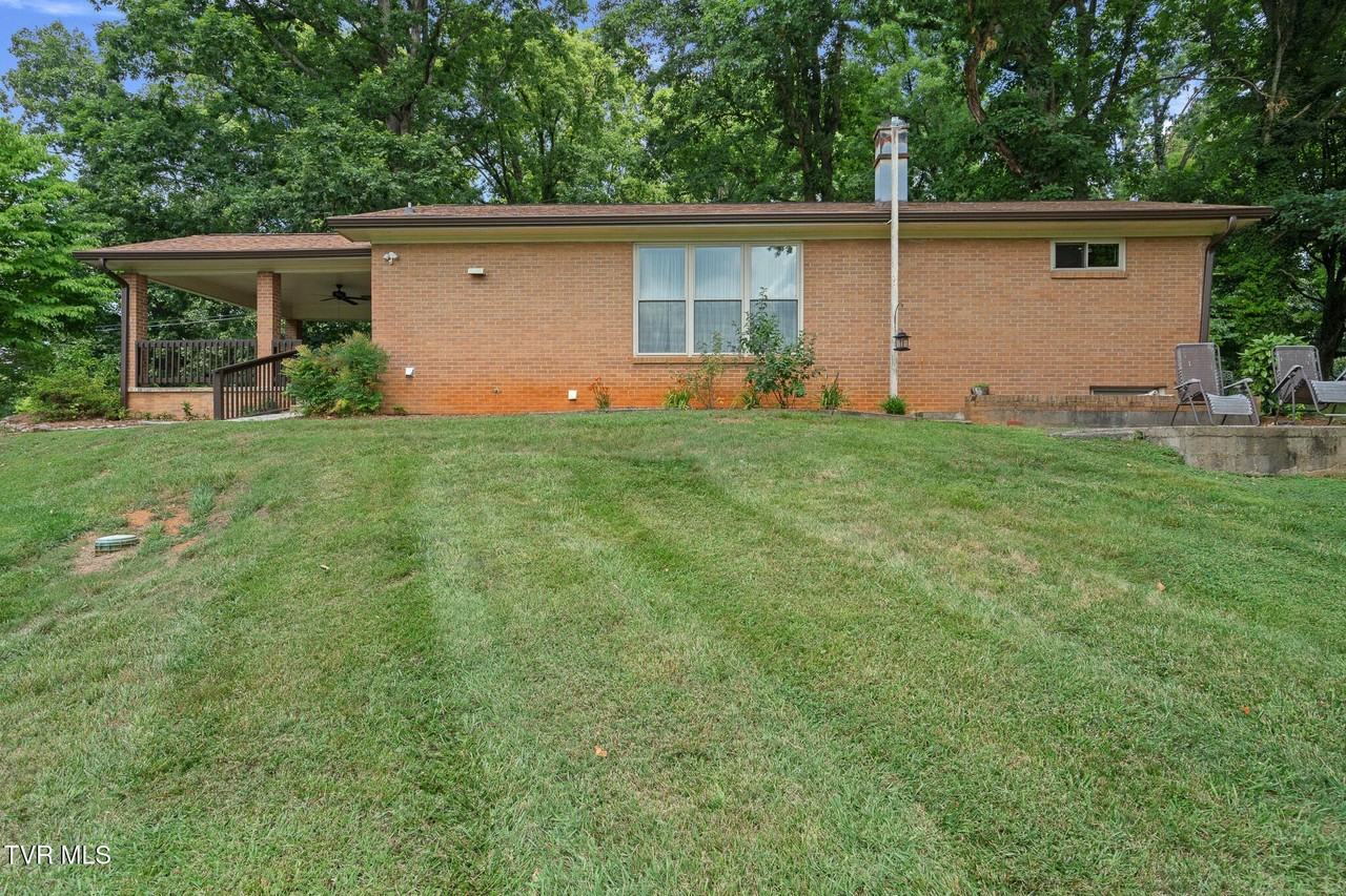 1220 Romans Dr - Photo 5 of 25