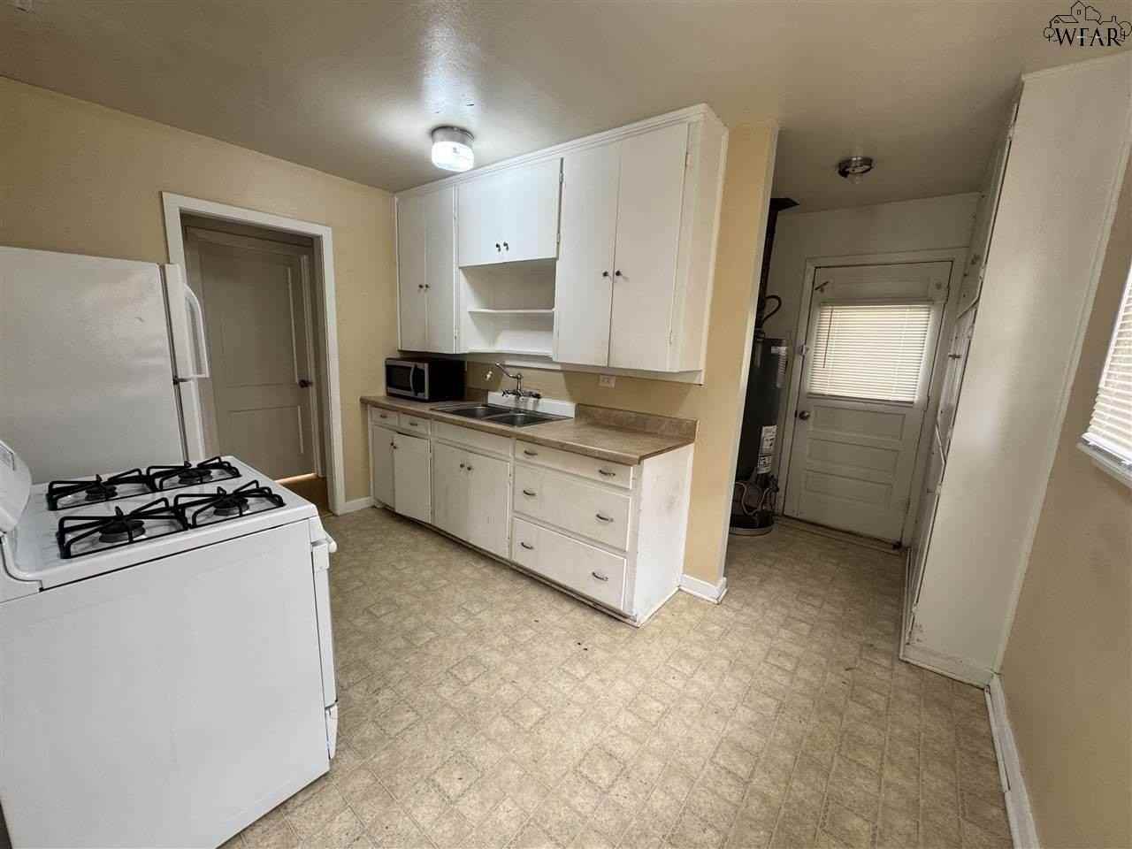 2841 Featherston Ave - Photo 4 of 9