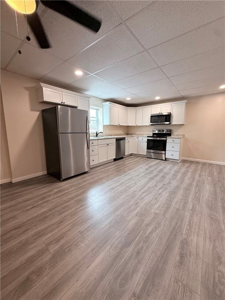 484 3rd St #4 - Photo 3 of 14