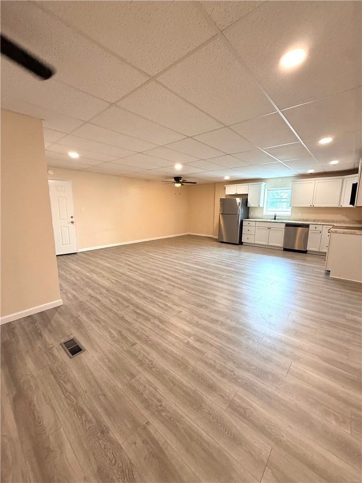 484 3rd St #4 - Photo 4 of 14