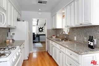 4721 Greenbush Ave - Photo 5 of 8