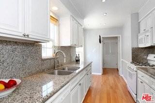 4721 Greenbush Ave - Photo 6 of 8