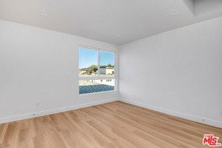 10801 Kling St - Photo 6 of 8