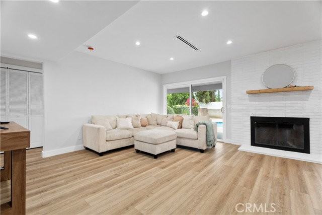 10345 Blucher Ave - Photo 4 of 8