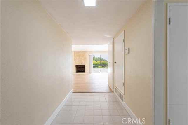 24221 Hatteras St - Photo 4 of 8