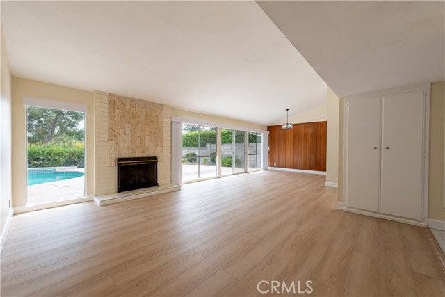 24221 Hatteras St - Photo 6 of 8