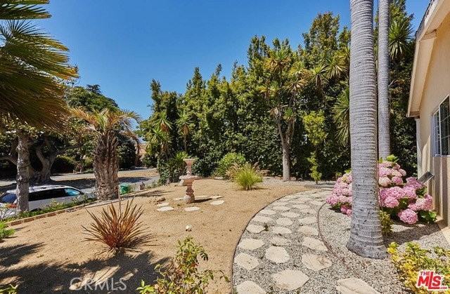 1212 San Vicente Blvd - Photo 2 of 8
