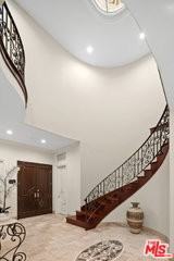 314 N Palm Dr - Photo 3 of 8