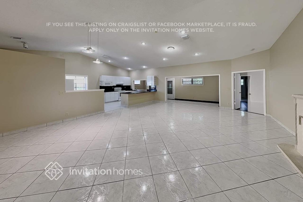 9575 Nw 25th Ct - Photo 3 of 18