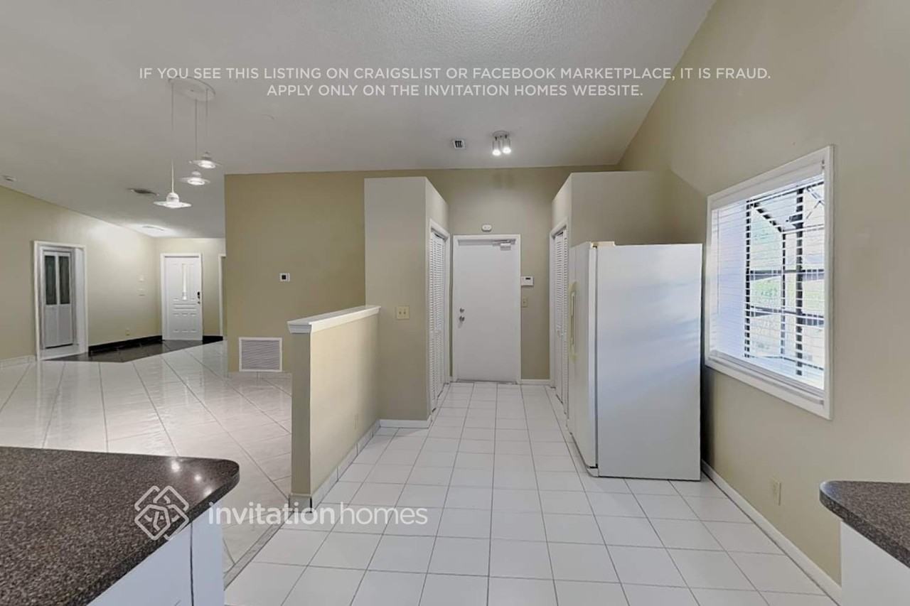 9575 Nw 25th Ct - Photo 6 of 18