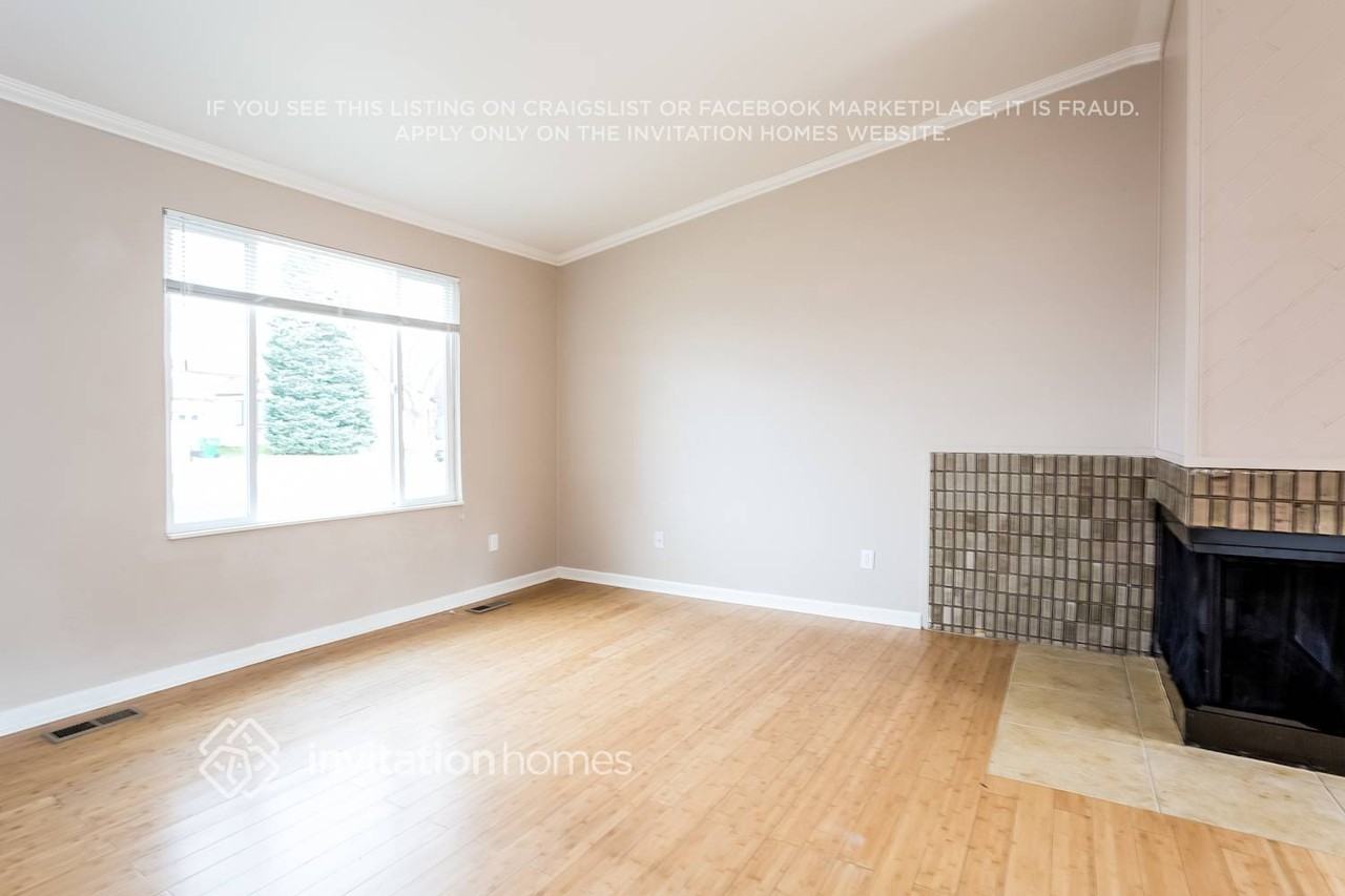4817 S Pitkin Way - Photo 4 of 15