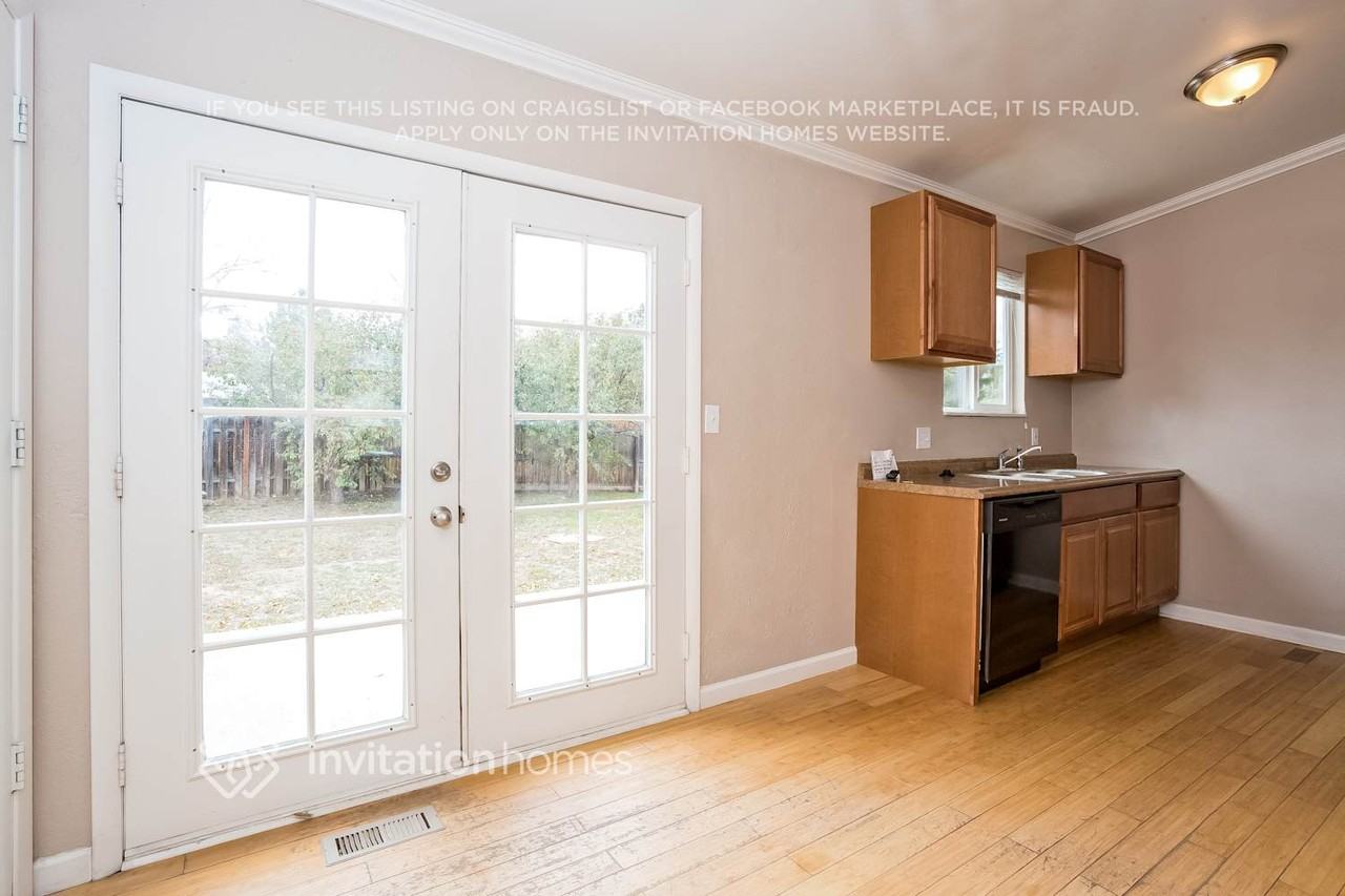 4817 S Pitkin Way - Photo 5 of 15