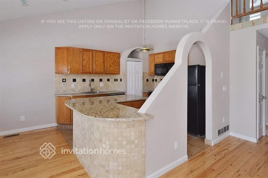2851 S Genoa St - Photo 7 of 20