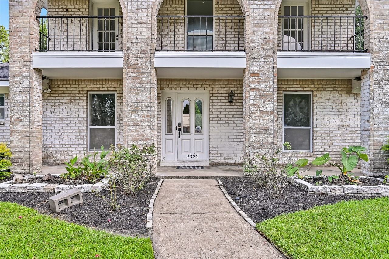 9322 Petersham Dr - Photo 2 of 20