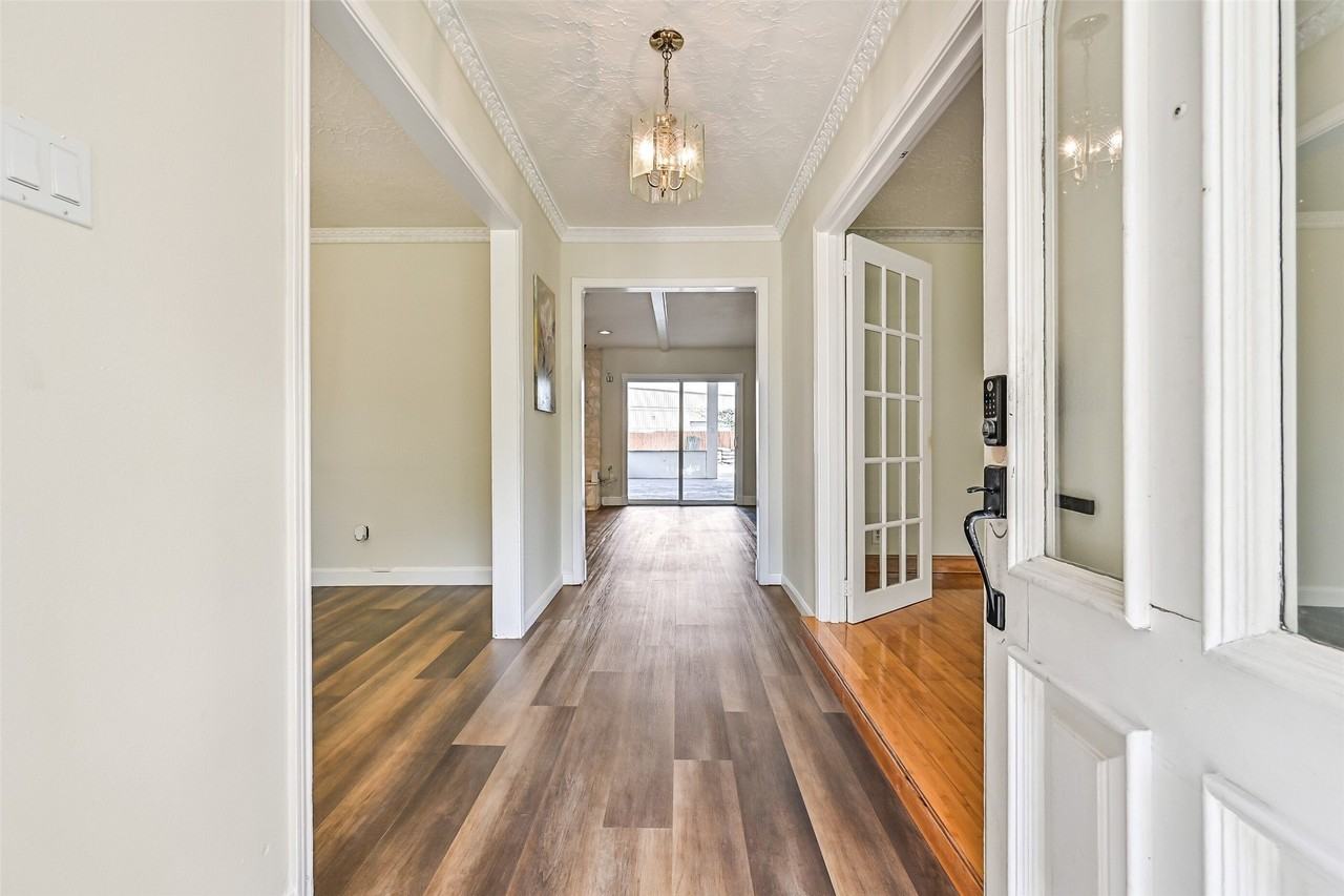 9322 Petersham Dr - Photo 4 of 20
