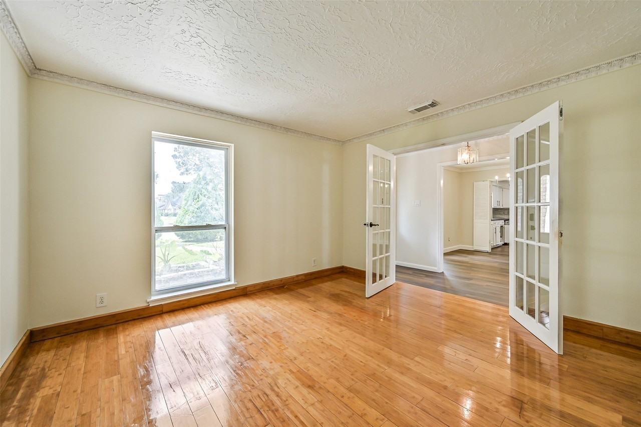9322 Petersham Dr - Photo 5 of 20
