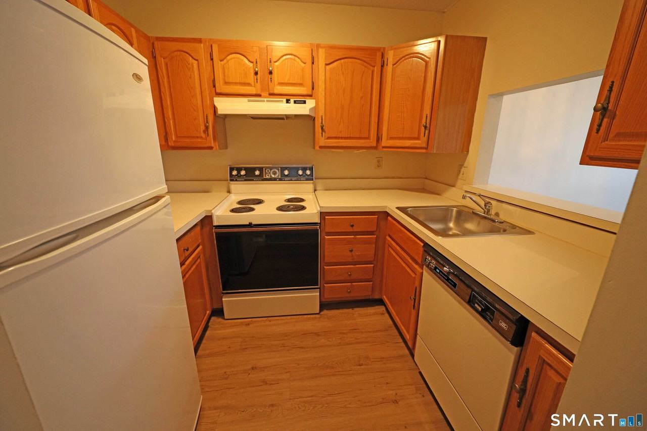47 Highland St - Photo 3 of 21