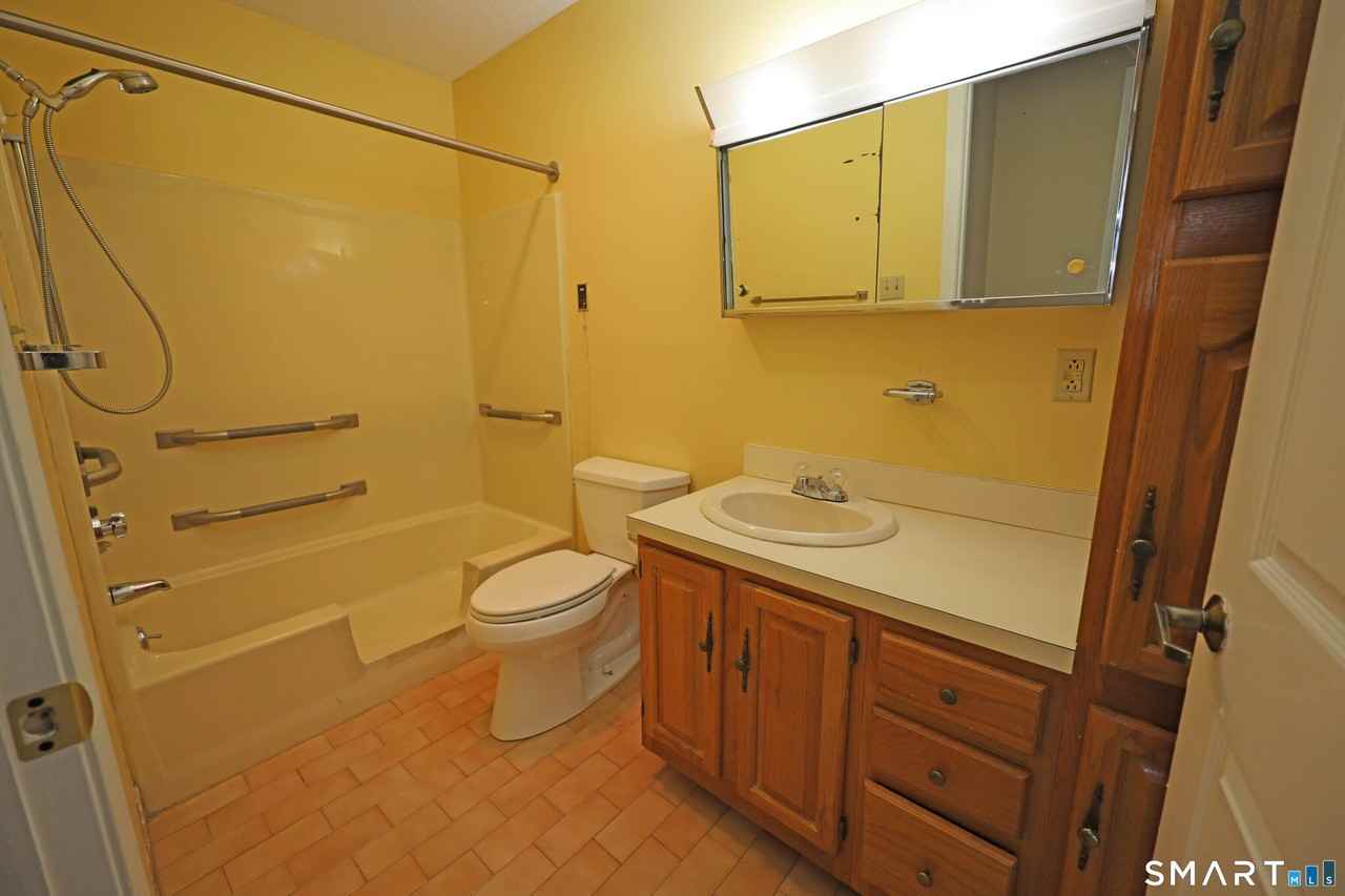 47 Highland St - Photo 5 of 21