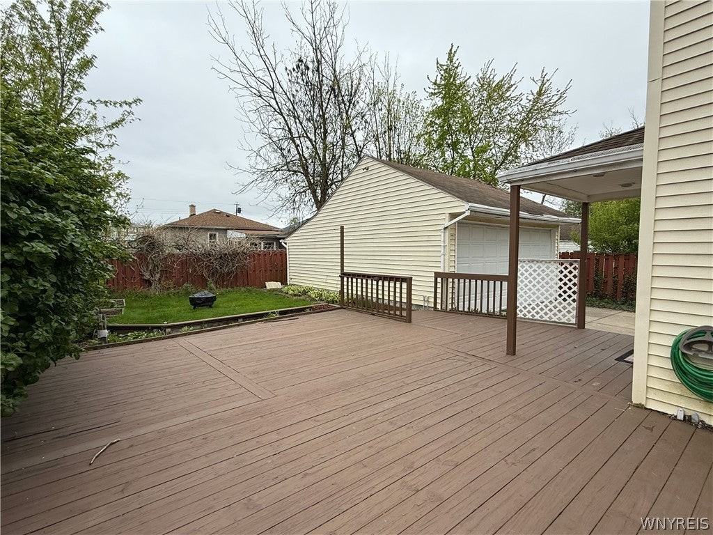 437 Springville Ave - Photo 3 of 32