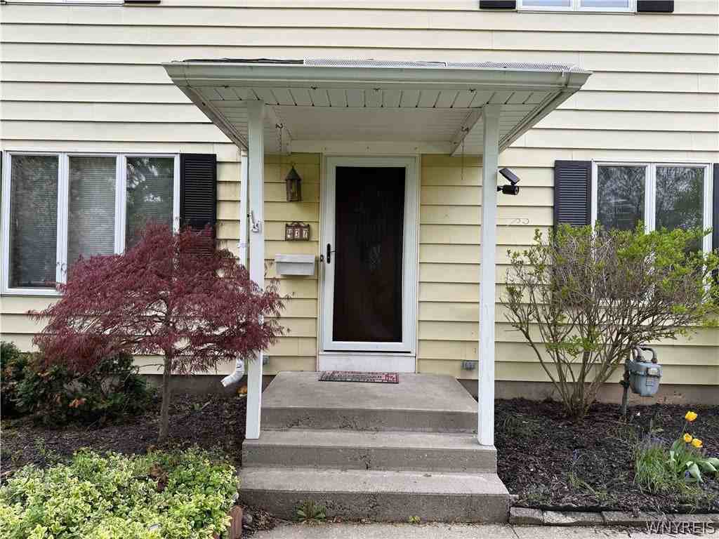 437 Springville Ave - Photo 5 of 32