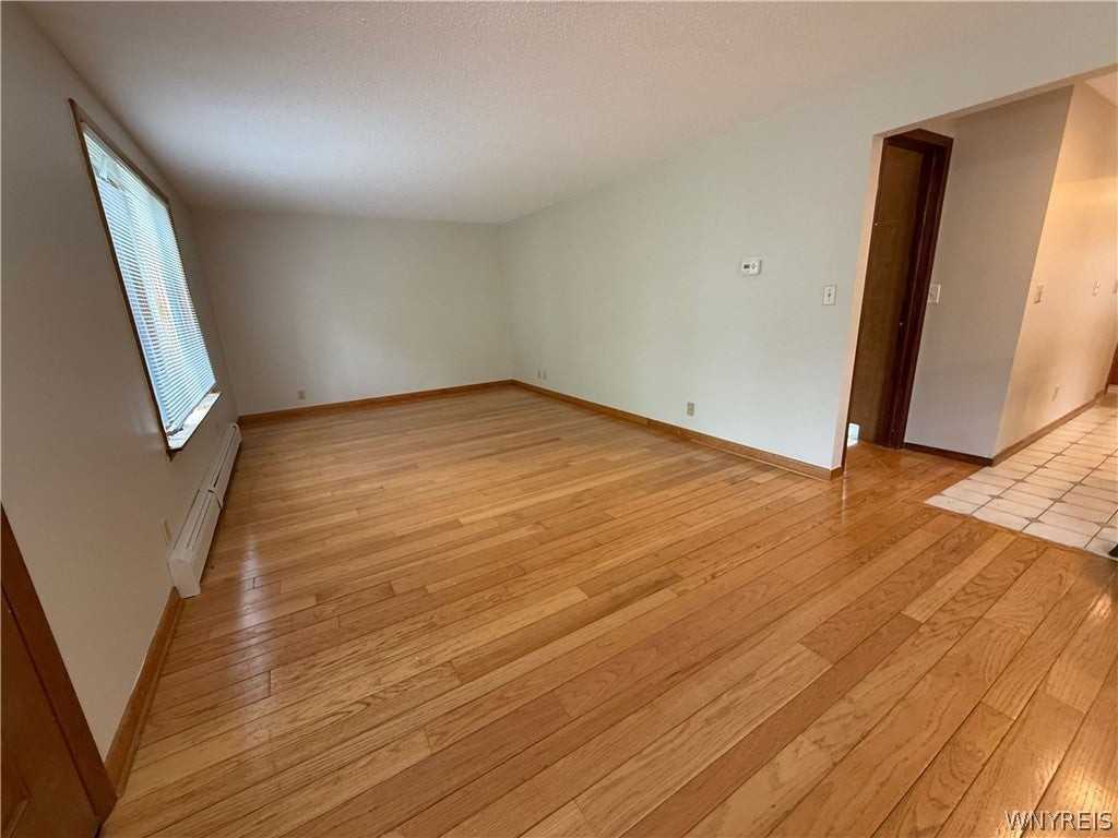 437 Springville Ave - Photo 7 of 32