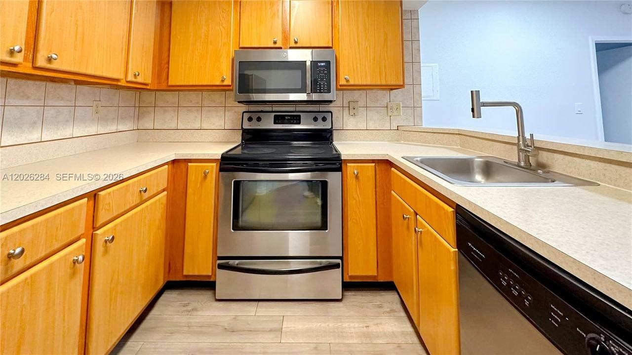 2445 Sw 18th Ter ##107 - Photo 2 of 21