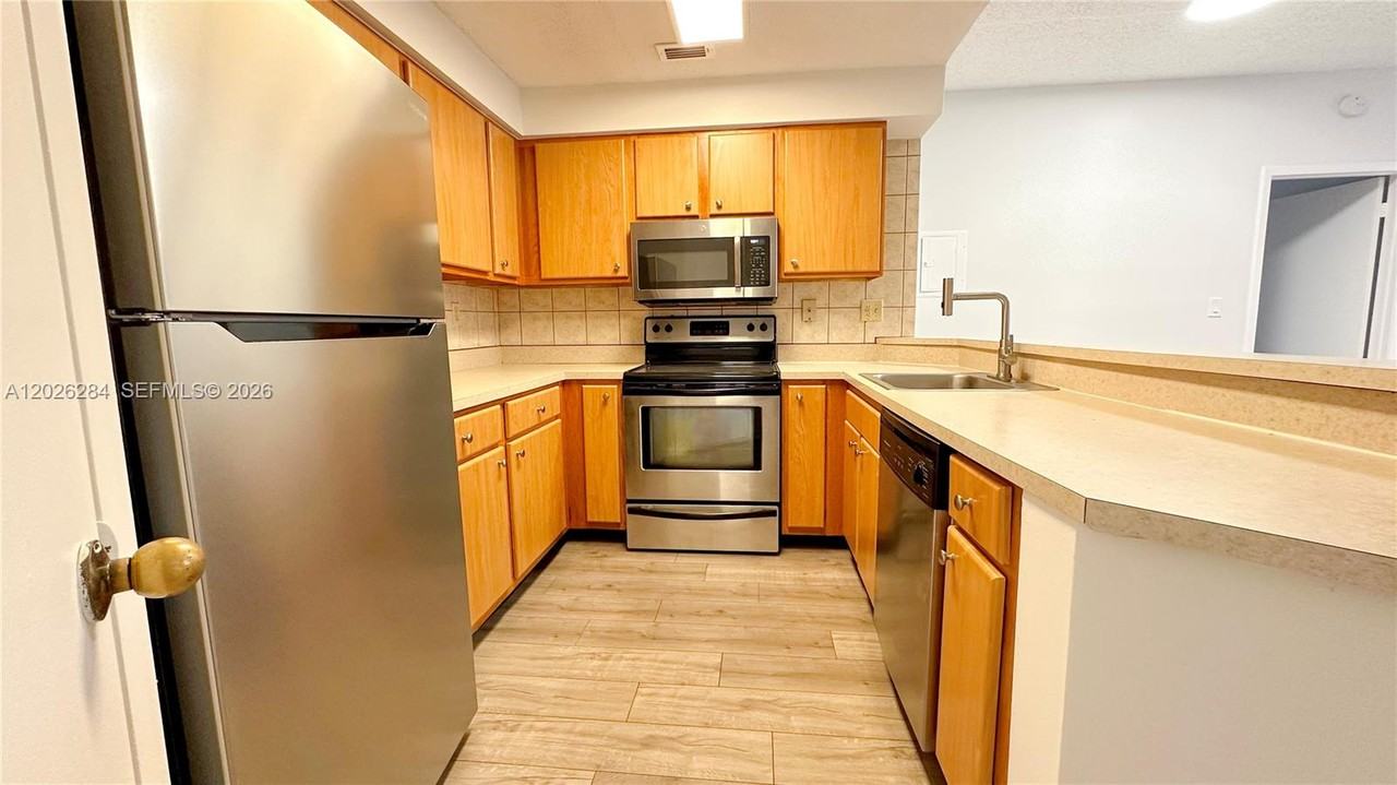 2445 Sw 18th Ter ##107 - Photo 5 of 21